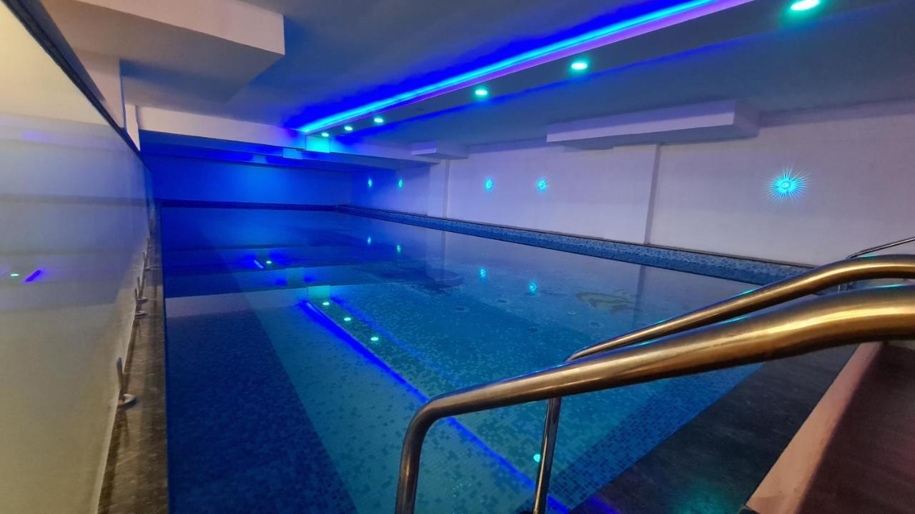 Galaxy Club & Hotel Bijāpur 外观 照片