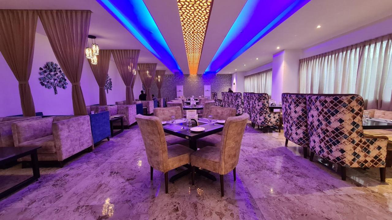 Galaxy Club & Hotel Bijāpur 外观 照片