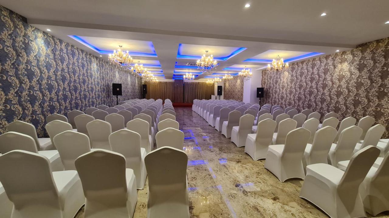 Galaxy Club & Hotel Bijāpur 外观 照片