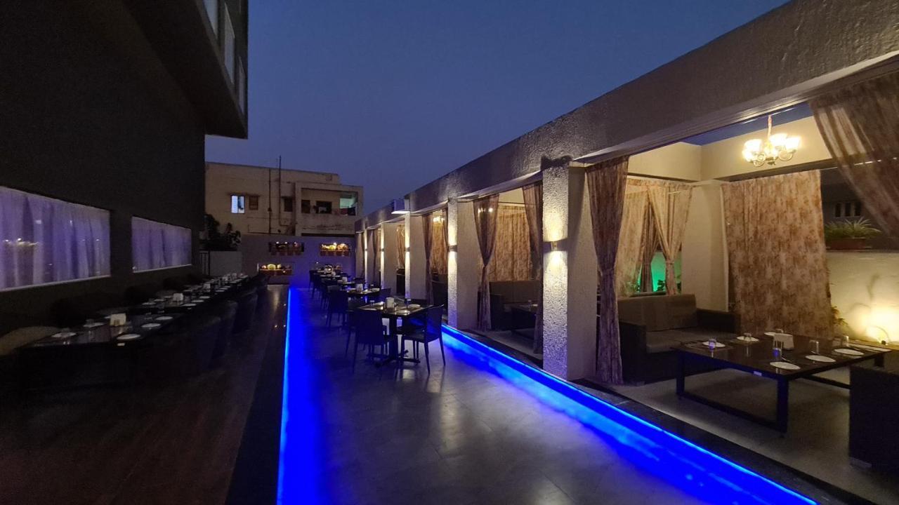 Galaxy Club & Hotel Bijāpur 外观 照片