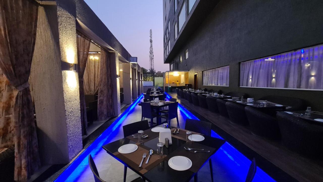 Galaxy Club & Hotel Bijāpur 外观 照片