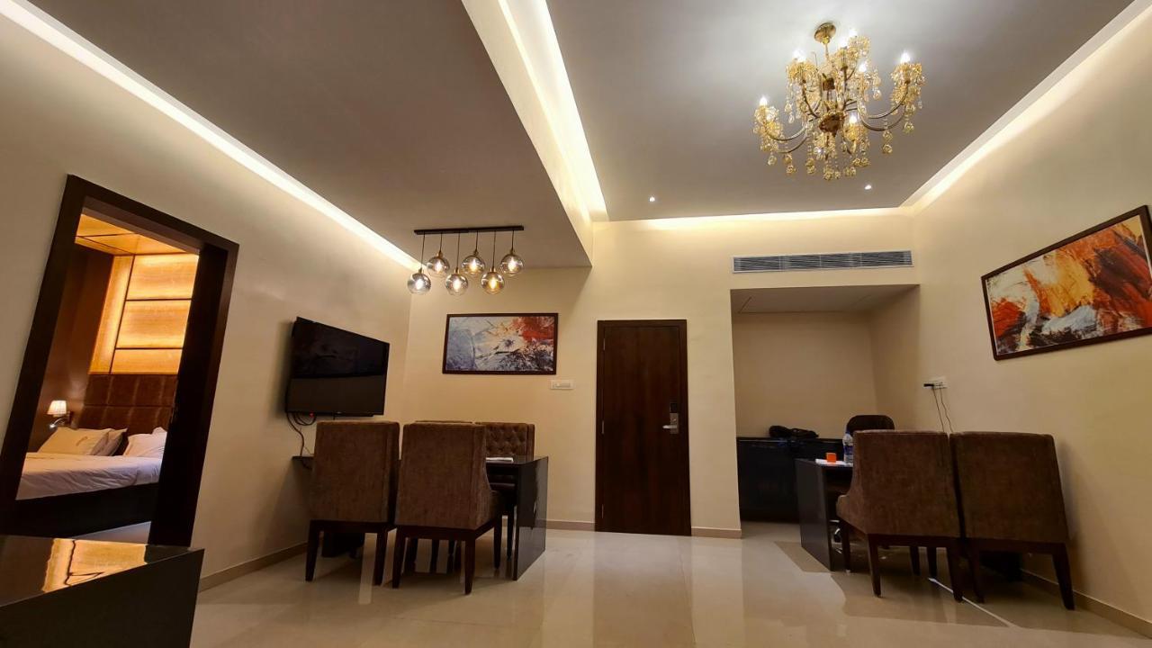 Galaxy Club & Hotel Bijāpur 外观 照片