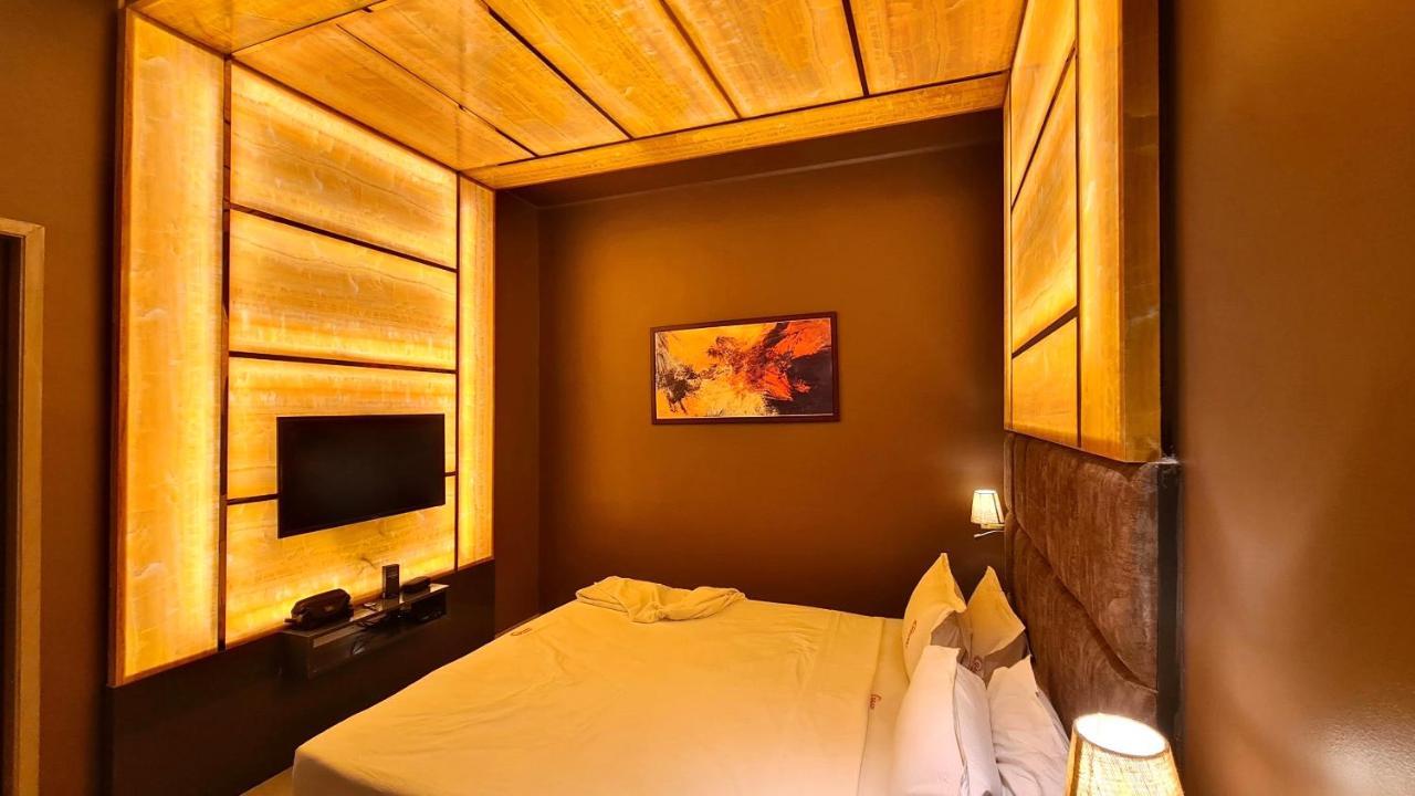 Galaxy Club & Hotel Bijāpur 外观 照片