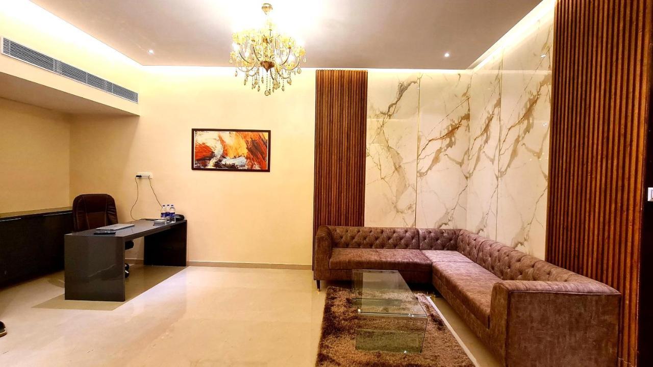 Galaxy Club & Hotel Bijāpur 外观 照片