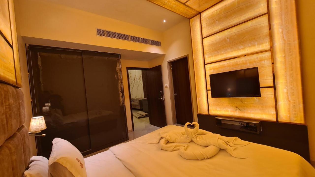 Galaxy Club & Hotel Bijāpur 外观 照片