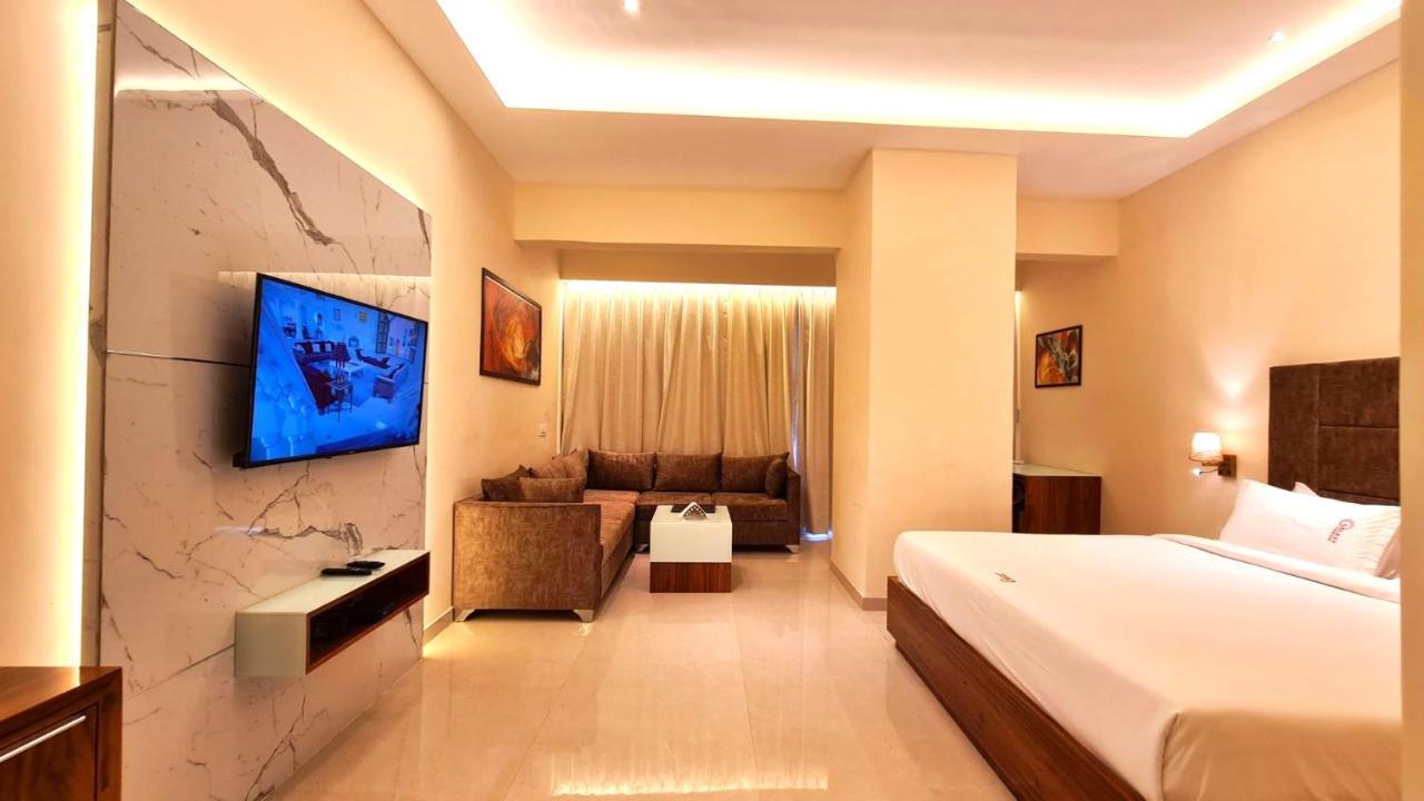 Galaxy Club & Hotel Bijāpur 外观 照片