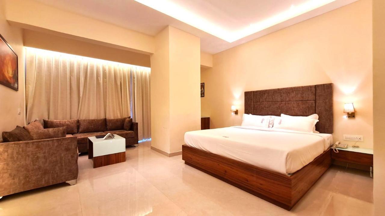 Galaxy Club & Hotel Bijāpur 外观 照片