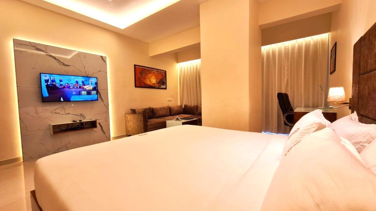 Galaxy Club & Hotel Bijāpur 外观 照片