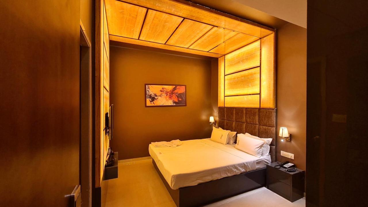 Galaxy Club & Hotel Bijāpur 外观 照片